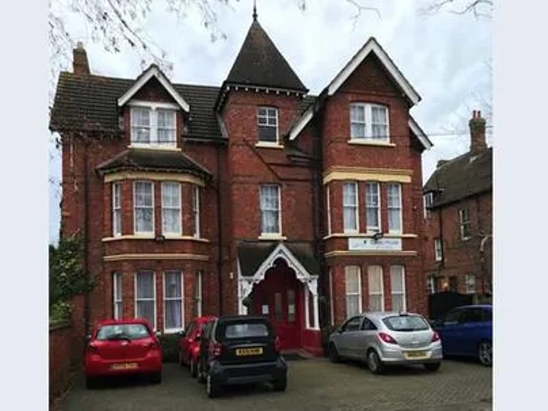 Oasis House in Bedford, England photo 2