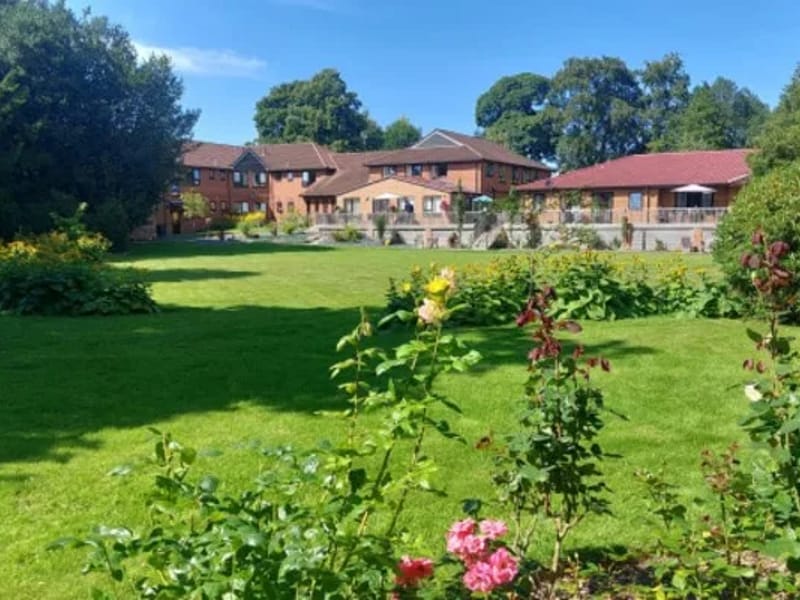 Park Mount Care Home - Assisted Living in Macclesfield, England photo 2