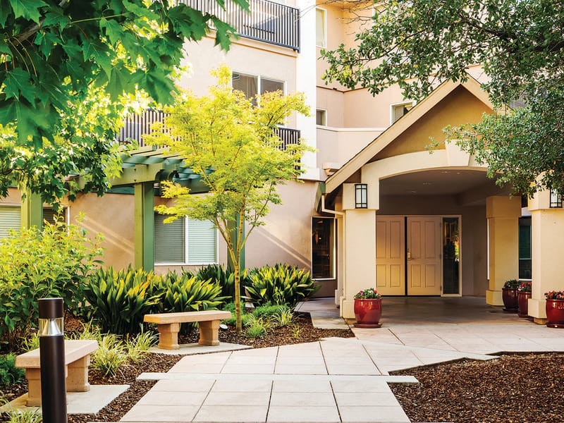 Atria Carmichael Oaks - Assisted Living in Carmichael, CA photo 2