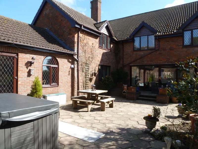 Lambourne House - Assisted Living in Chichester, England photo 3