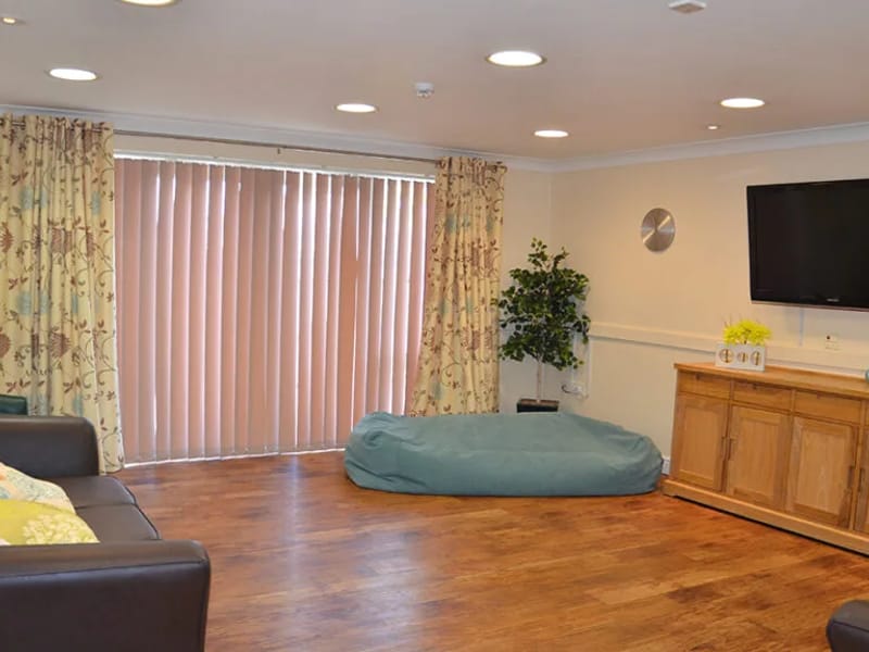 24 St Marks Road - Assisted Living in Derby, England photo 2