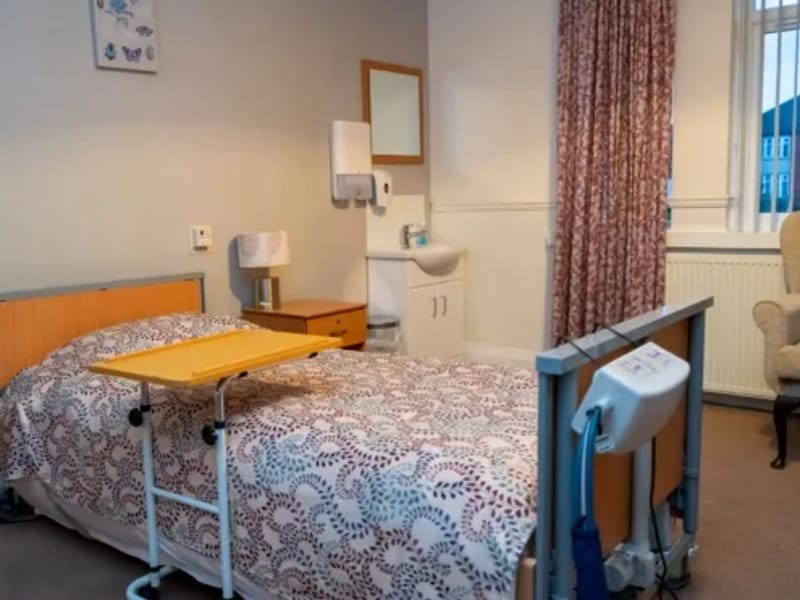 Blenheim Court Care Home - Nursing Home in Hampshire, England photo 2