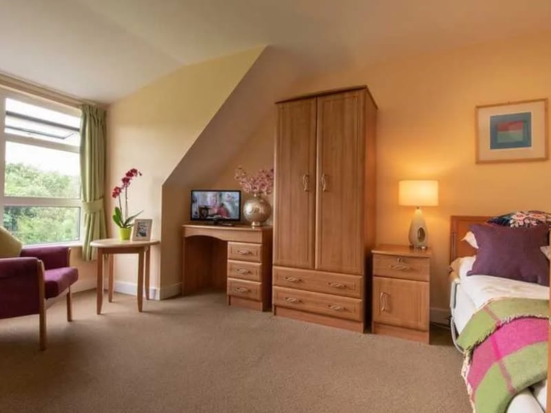 Pax Hill Residential Home EMF Unit - Nursing Home in Farnham, England photo 3