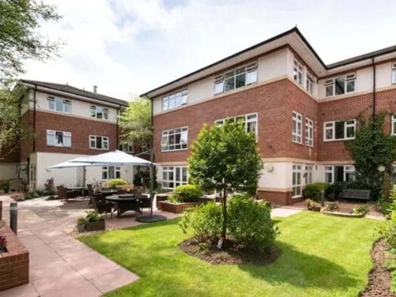 Hallmark Willingdon Park Manor Luxury Care Home - Nursing Home in Eastbourne, England photo 3
