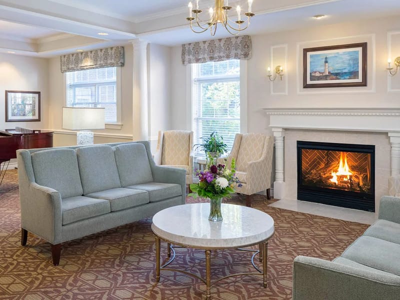 Atria Bay Spring - Assisted Living in Barrington, RI photo 3