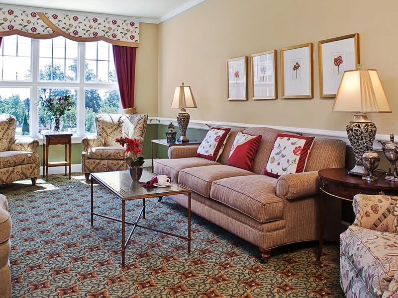 Atria Oakridge - Assisted Living in Raleigh, NC photo 3