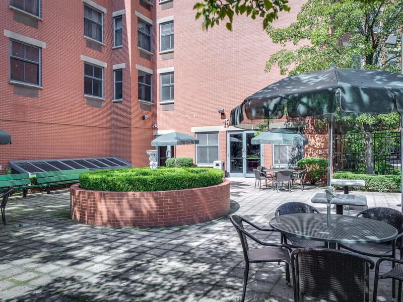 Alaris Health at the Chateau - Nursing Home in Rochelle Park, NJ photo 1