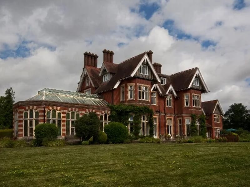 Iden Manor Nursing Home - Nursing Home in Tonbridge, England photo 2