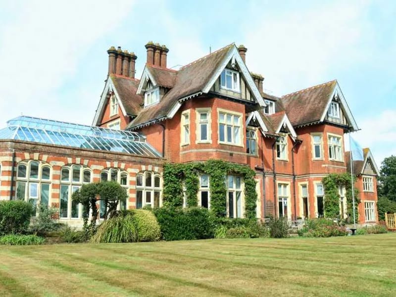Iden Manor Nursing Home - Nursing Home in Tonbridge, England photo 1