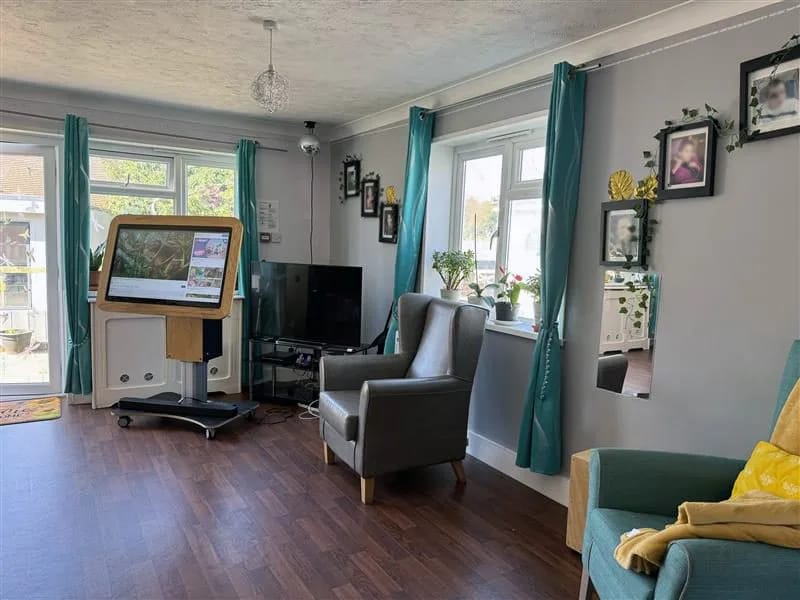 3a The Droveway - Assisted Living in Hove, England photo 2