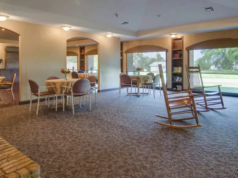 Quaker Hill Manor - Nursing Home in Baxter Springs, KS photo 2