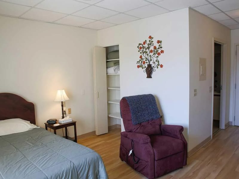 Matthews Of Saint Francis I - Assisted Living in St Francis, WI photo 2