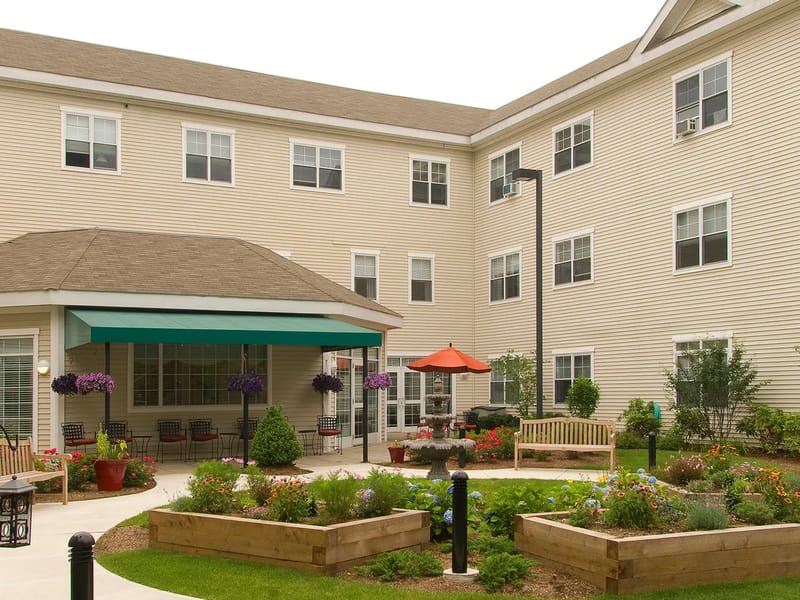 Atria Longmeadow Place - Assisted Living in Burlington, MA photo 2