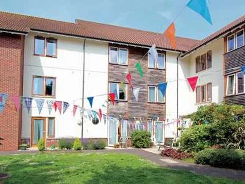 Gratwick House - Assisted Living in Littlehampton, England photo 3