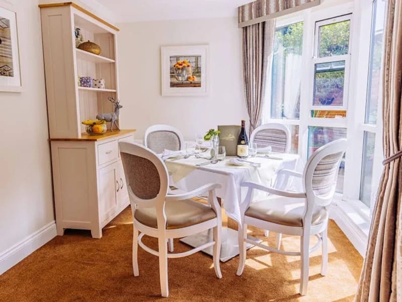 Red Oaks Care Community - Nursing Home in Mansfield, England photo 1