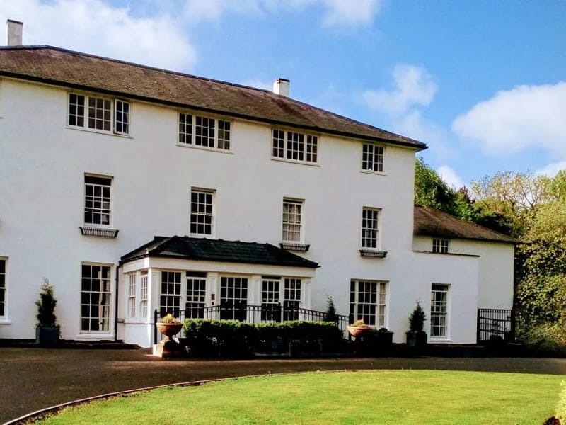 Orford House Residential Care Home - Nursing Home in Coulsdon, England photo 3