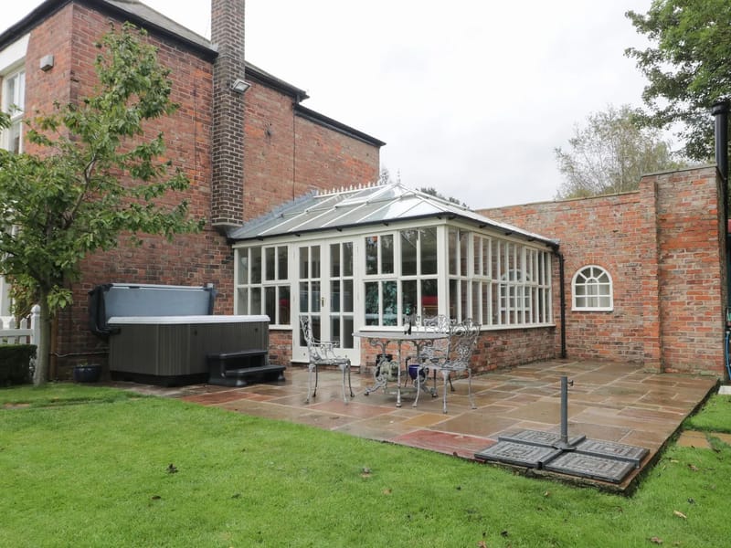 Ash Tree House - Nursing Home in Burton-On-Trent, England photo 2