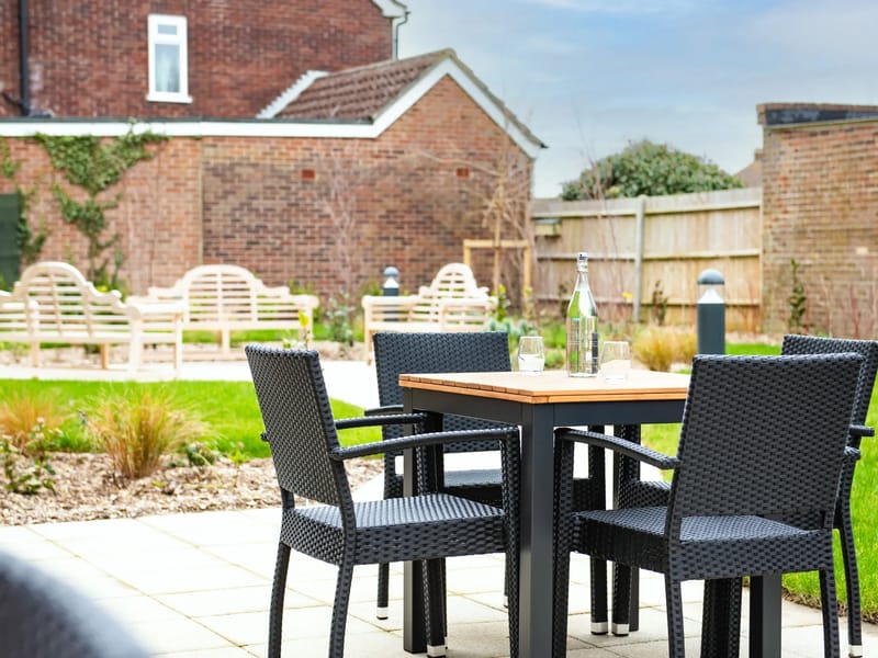Lakeview Grange - Assisted Living in Chichester, England photo 2