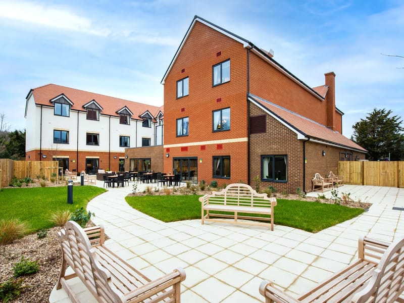 Lakeview Grange - Assisted Living in Chichester, England photo 3