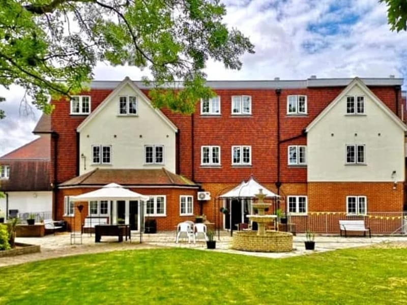 Moreland House Care Home - Assisted Living in Hornchurch, England photo 1
