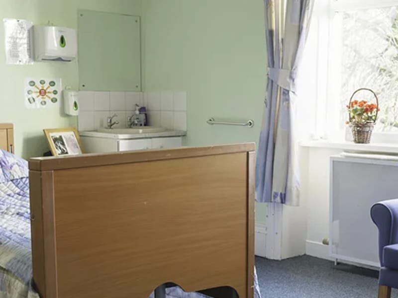 Rosegarland Residential Care Home - Nursing Home in Bradford, England photo 2