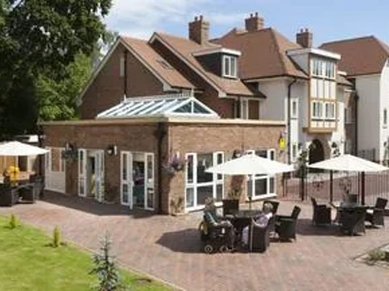 Milford Lodge Care Home - Nursing Home in Hitchin, England photo 3