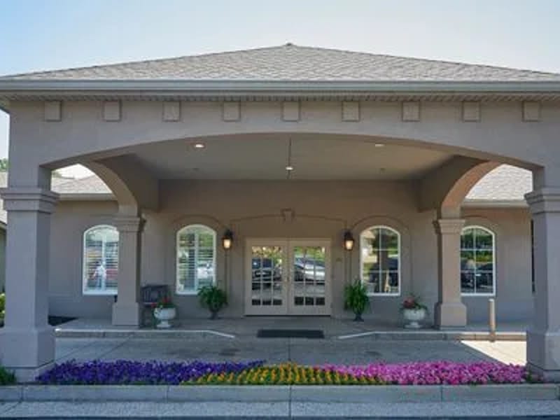 Bentleys Extended Care - Nursing Home in Overland, MO photo 3