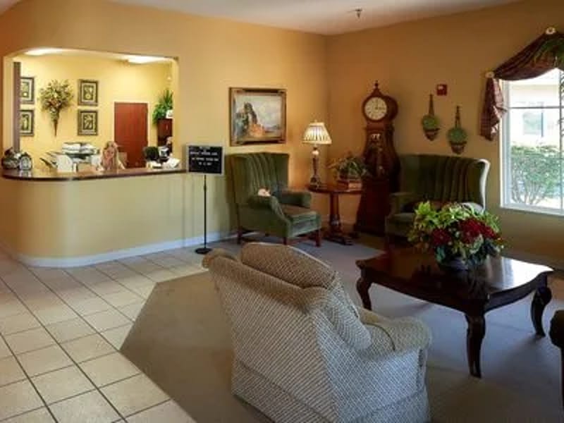 Bentleys Extended Care - Nursing Home in Overland, MO photo 2