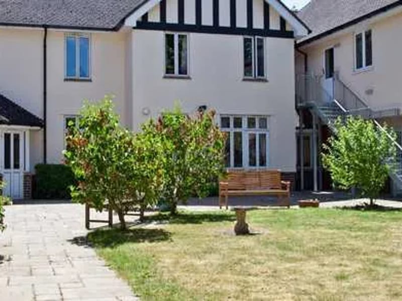 Whitegates Care Centre Limited - Nursing Home in Staines-Upon-Thames, England photo 3