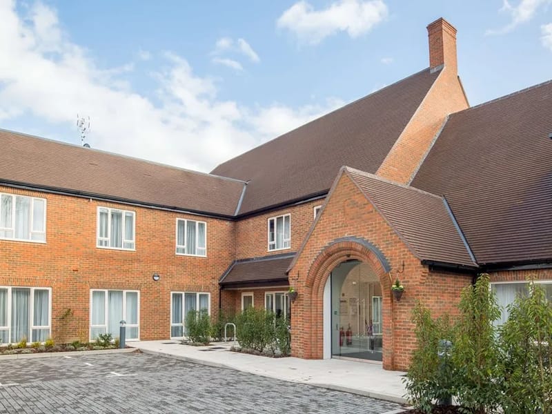 Greenview Hall - Assisted Living in Woking, England photo 2
