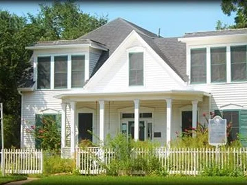 Alzcare Of Dewitt County Memory Care - Assisted Living in Cuero, TX photo 2