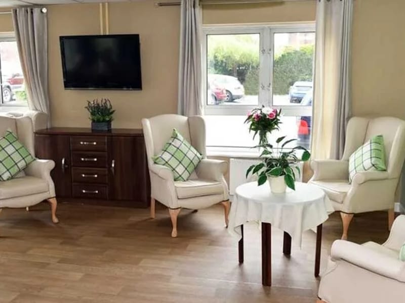 Aaron Court Care Home - Nursing Home in South Wirral, England photo 4