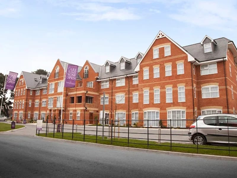 Fairmile Grange Care Home - Nursing Home in Christchurch, England photo 2