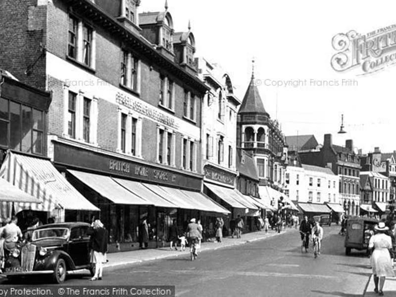 Shamrock Road in Gravesend, England photo 2
