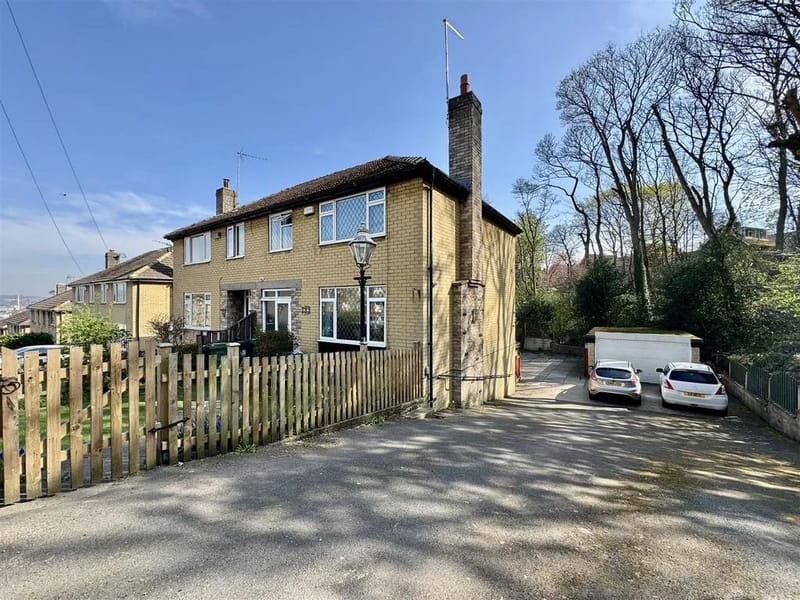 Newsome Road - St Paul's House - Nursing Home in Huddersfield, England photo 2