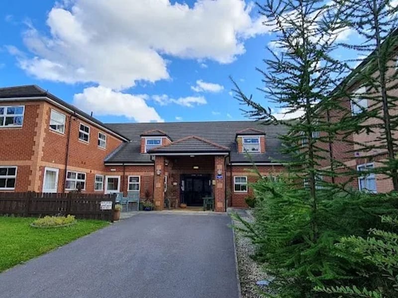 Alpine Lodge - Nursing Home in Sheffield, England photo 8