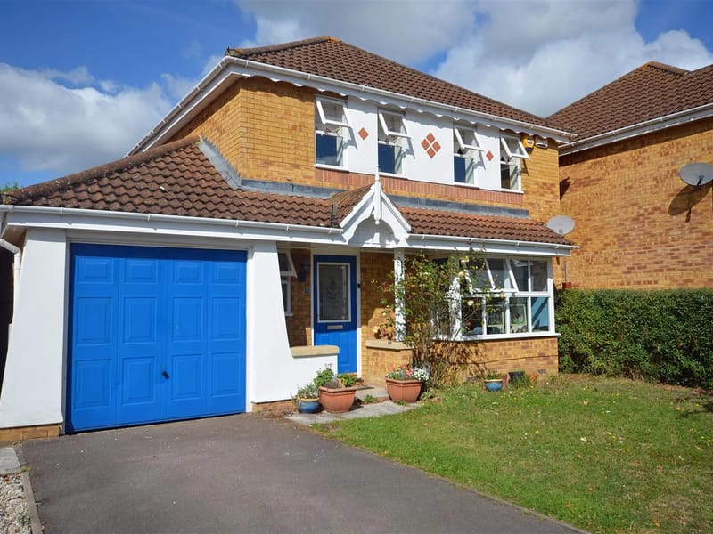 Dimensions 15a Vale Road - Assisted Living in Aldershot, England photo 1
