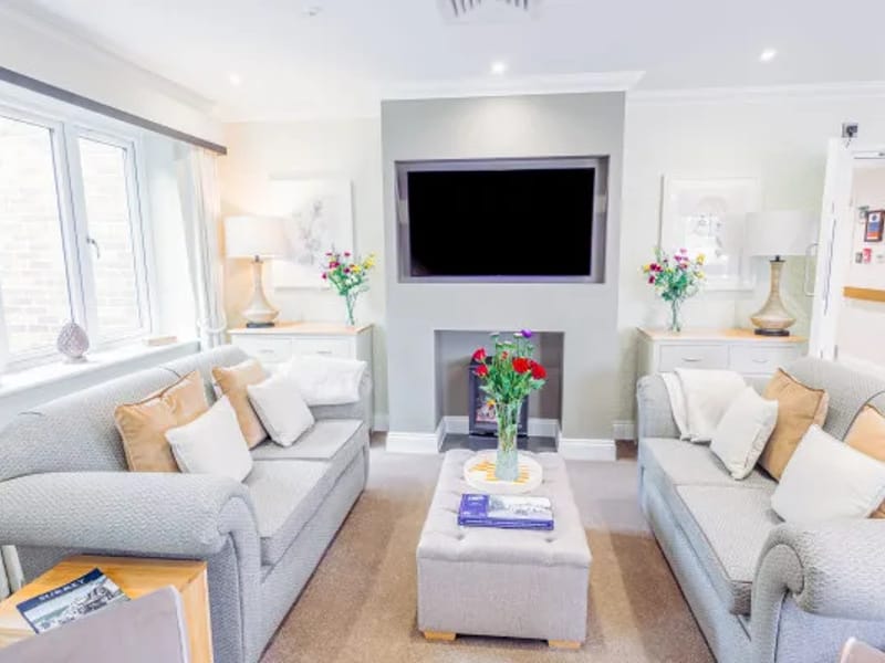 Lotus Manor - Assisted Living in Woking, England photo 3