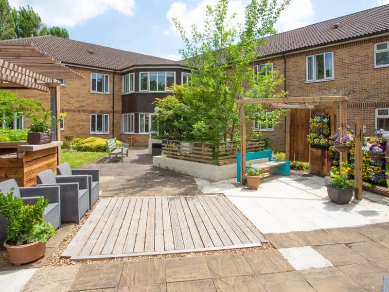 Abbey Lodge Care Home - St Albans - Assisted Living in St Albans, England photo 3