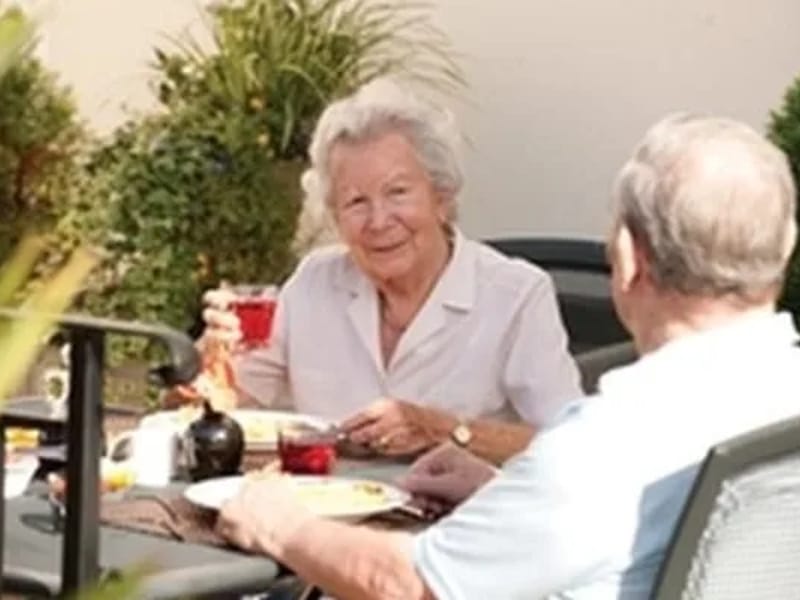 Oakhaven Residential Care Home - Nursing Home in Cheltenham, England photo 1
