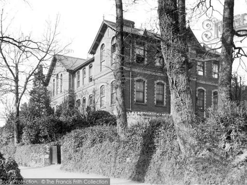 College House - Assisted Living in Newton Abbot, England photo 2