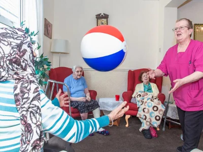 Ashton Court Residential Home - Nursing Home in Rotherham, England photo 2