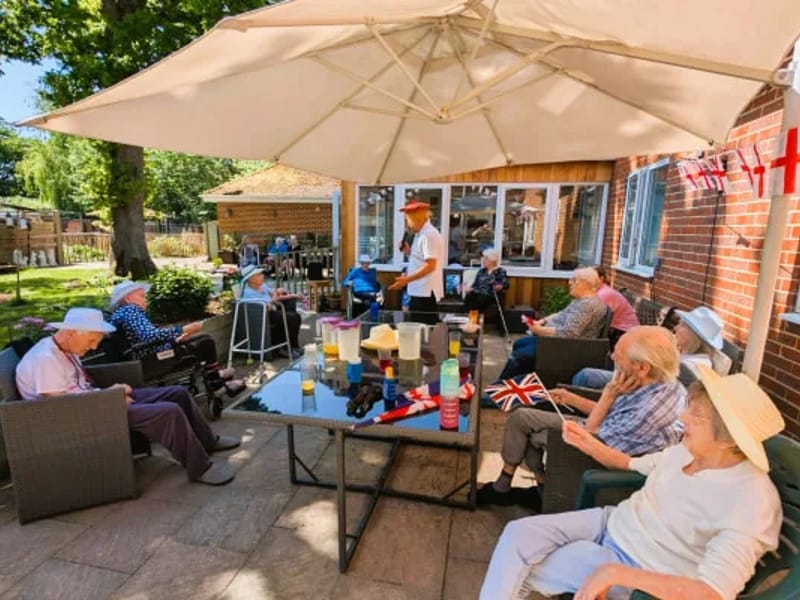 Woodlands Care Home - Assisted Living in Waterlooville, England photo 2