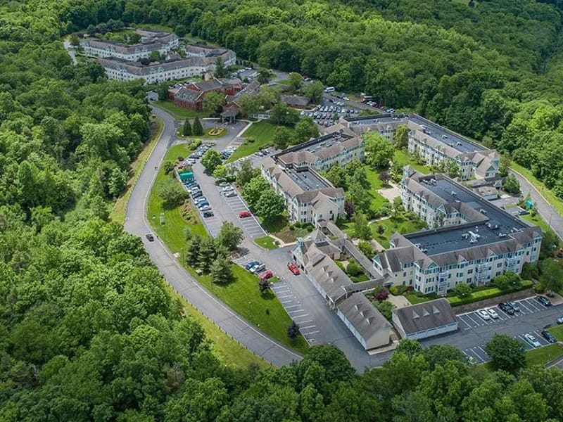 Evergreen Woods — Assisted Living, North Branford, CT · photo 2