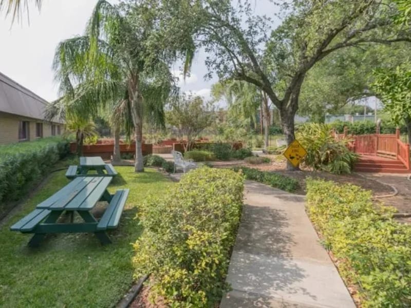 Alta Vista Rehabilitation and Healthcare - Nursing Home in Brownsville, TX photo 3