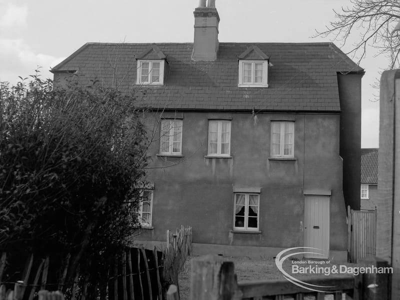 Manor Lodge in Dagenham, England photo 5