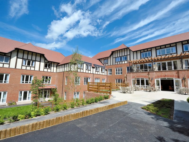 Ascot Grange Care Home - Nursing Home in Ascot, England photo 2