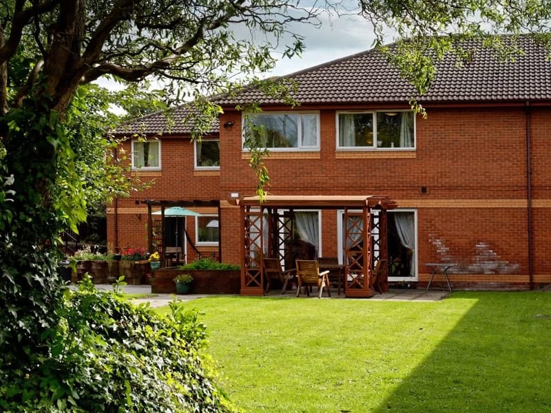 The Vale Care Home - Assisted Living in Chesterfield, England photo 2