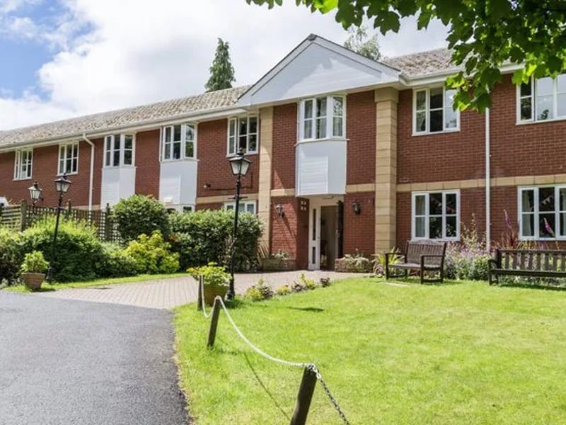Hollyfields - Nursing Home in Kidderminster, England photo 2