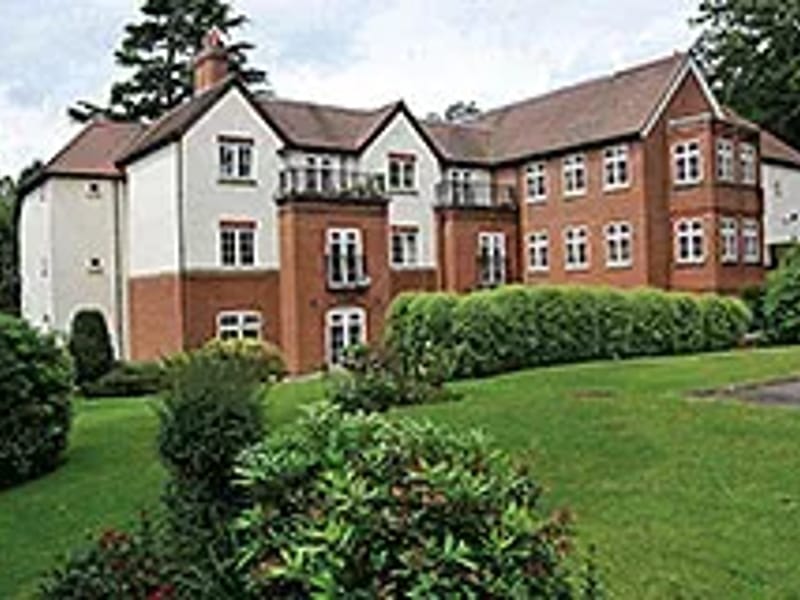Erskine Hall Care Home - Assisted Living in Northwood, England photo 2